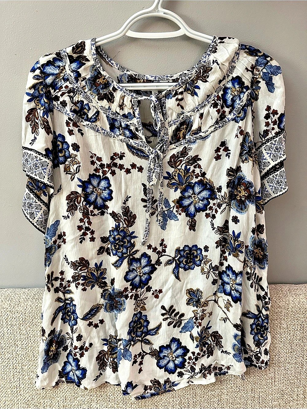 Maurices Floral Blouse in White & Blue Size 2X